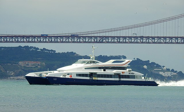 640px Algés ferry in Lisbon