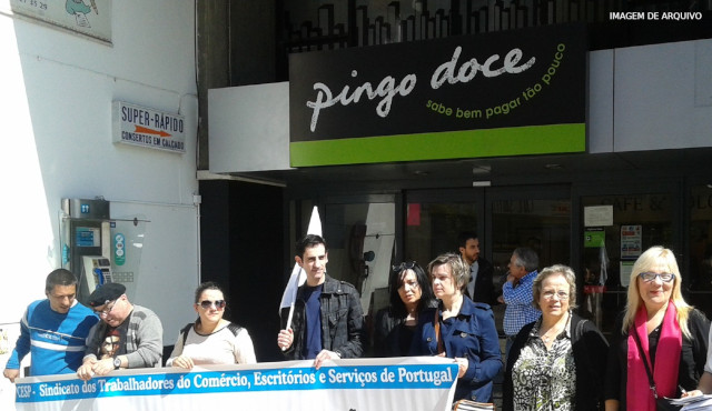 Trabalhadores do Pingo Doce exigem aumento salarial e repeito pelos horários