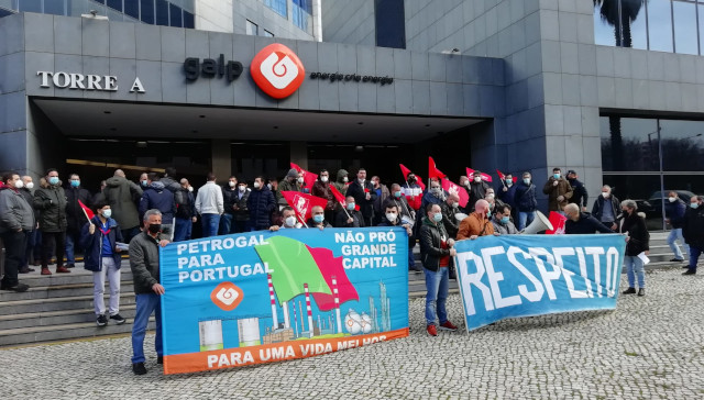 Trabalhadores das refinarias do Porto e de Sines fazem tribunas públicas em Lisboa