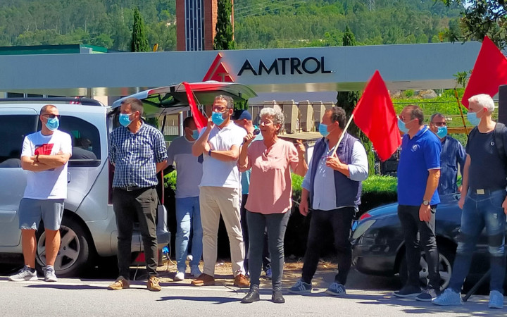 Concentração de protesto culmina greve na Amtrol Alfa