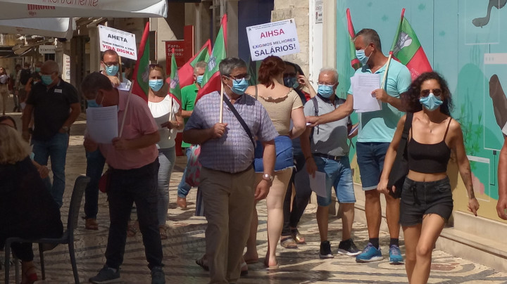 Acção em Faro para denunciar baixos salários e a falta de condições de trabalho no turismo