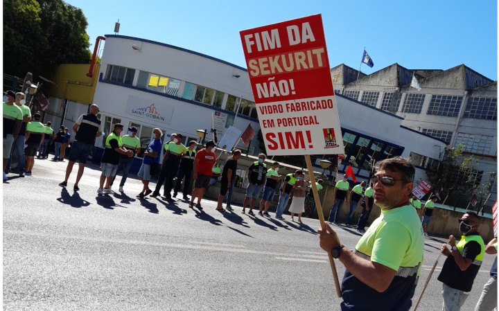 Contestação ao despedimento colectivo na Saint Gobain Sekurit Portugal
