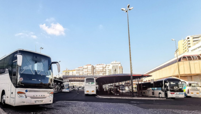 Autocarros no terminal rodoviário do Campo Grande