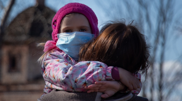 Situação epidemiológica nas escolas agrava se sem que o governo altere estratégia