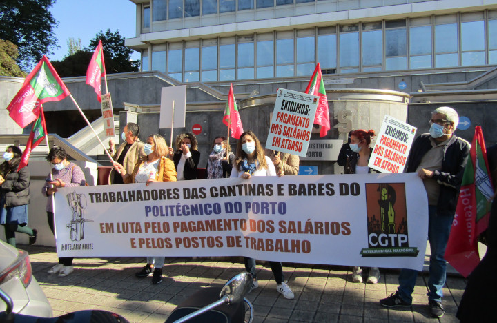 TRABALHADORES DAS CANTINA E BARES DO POLITÉCNICO DO PORTO REALIZAM AÇÃO DE PROTESTO