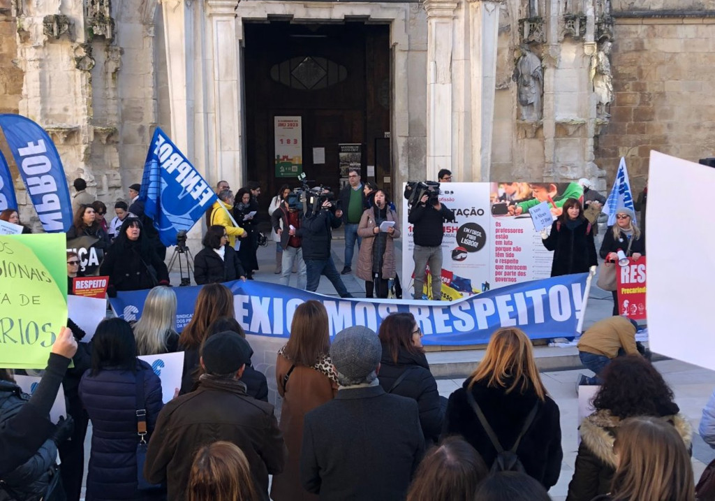 Greve por distritos durante 18 dias úteis de 17 de abril a 12 de maio