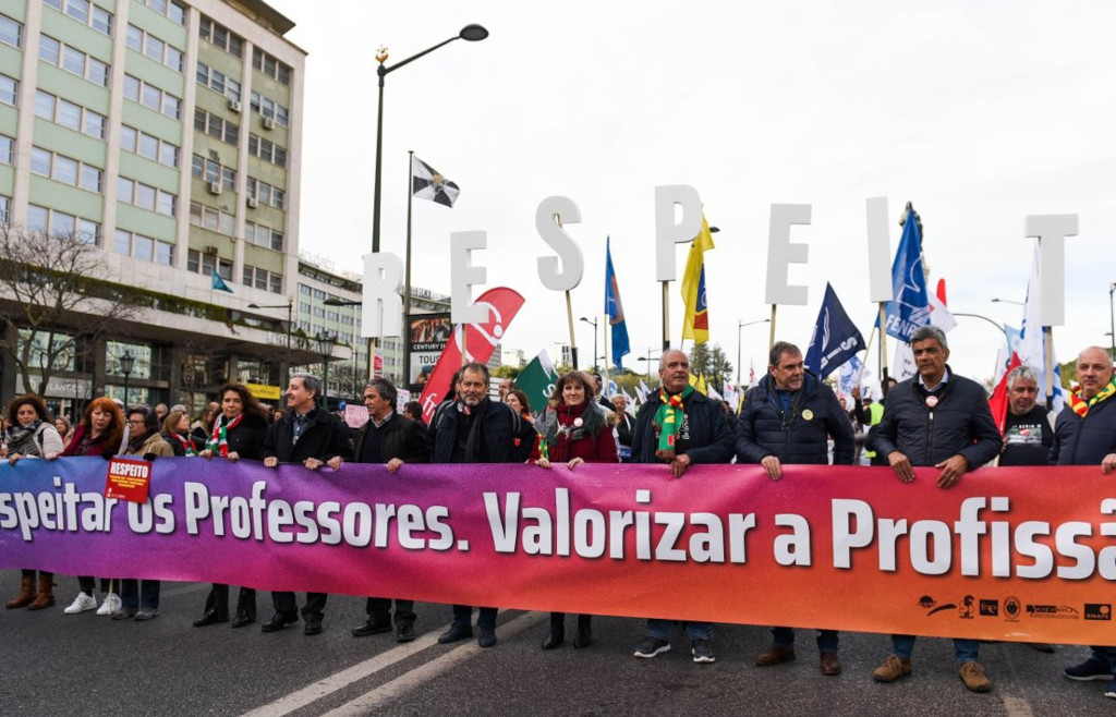 Aposentação em número crescente de docentes agravará falta de professores