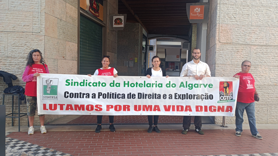 Greve no snack bar Mundo do Café no centro comercial Forum Algarve