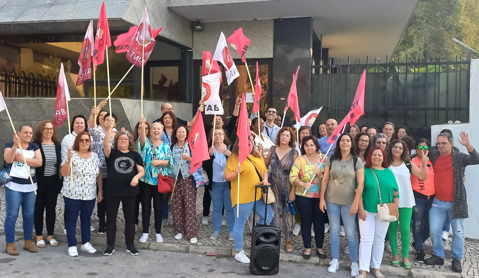 Ttrabalhadores da Dan Cake manifestaram se para exigir aumentos salariais
