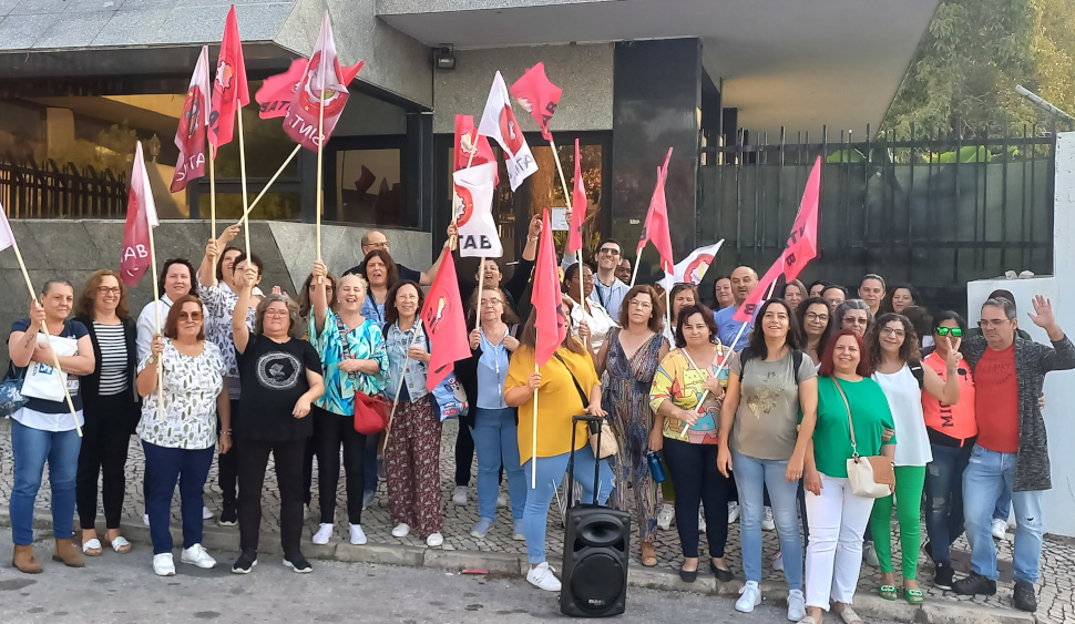 Ttrabalhadores da Dan Cake manifestaram se para exigir aumentos salariais