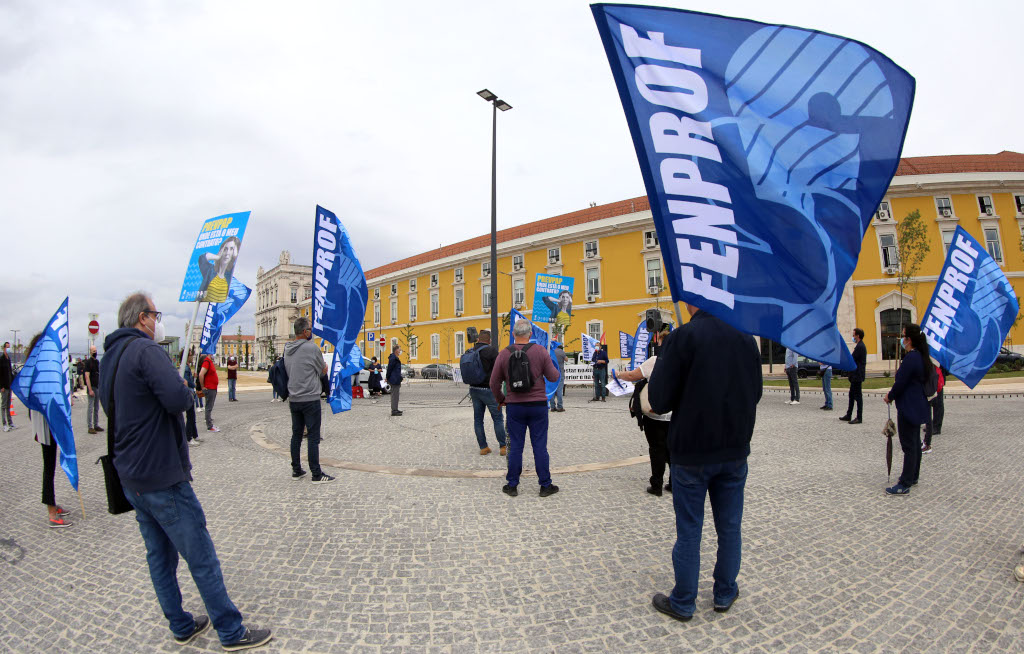 Acção de vocalização da luta dos professores frente ao Ministério das Finanças