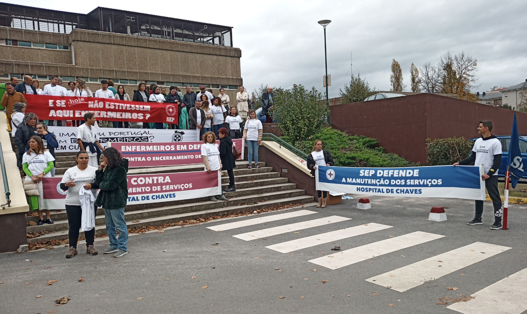 Enfermeiros do Hospital de Chaves fizeram um forte protesto em defesa do SNS