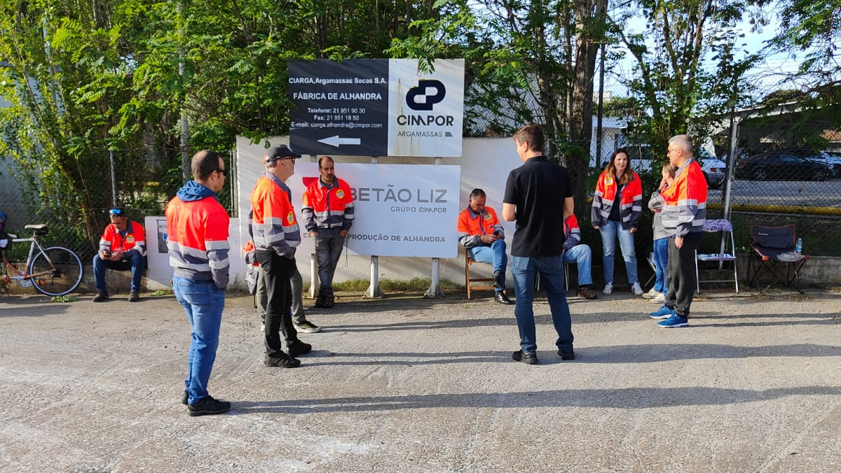 Segundo dia de greve na Cimpor e na Ciarga em grande forca